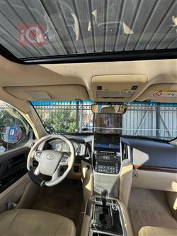 تۆیۆتا لاند کروزەر